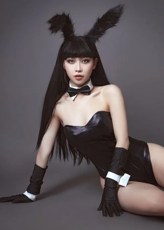 tieu-su-ca-si-2-1748943841-803-width650height910 Bảo Uyên thay đổi phong cách, ra nhiều nhạc song vẫn chìm nghỉm.