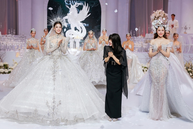 Màn đổ bộ bùng nổ visual: Hoa hậu Tiểu Vy hóa nữ thần, Midu lên hương nhan sắc hậu làm dâu hào môn!- Ảnh 2.