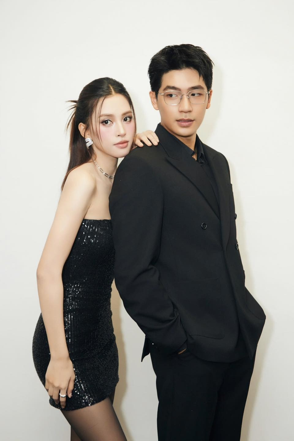 Quốc Anh lỡ miệng gọi tên MLee khi ở cạnh Tiểu Vy, nàng hậu nói đúng 1 câu mà thoát nghi án