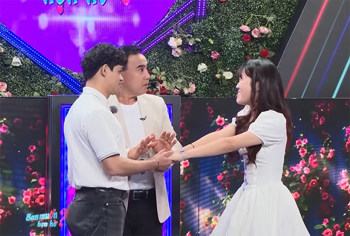 TikToker triệu view “gây sốt” khi đi hẹn hò tìm bạn trai - 7