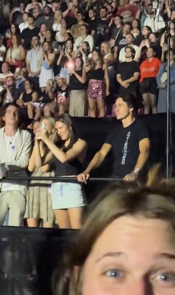 Katy Perry đón tuổi mới tình tứ bên cựu Thủ tướng Canada- Ảnh 4.