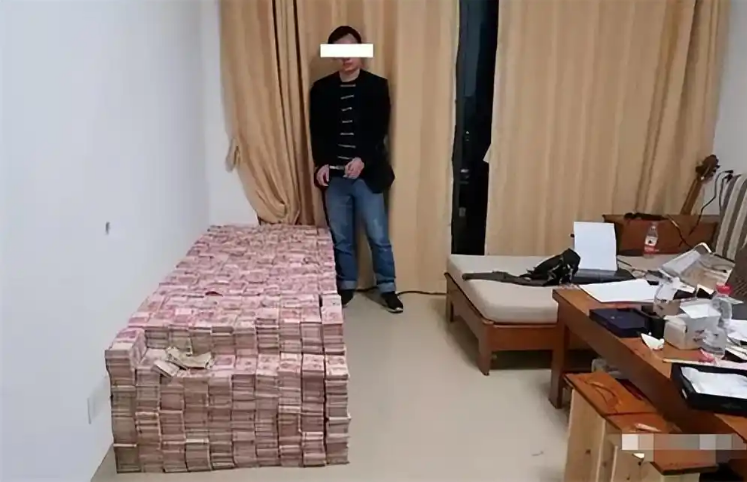 Đột kích nhiều địa điểm, tịch thu hơn 173 tỷ tiền mặt tại hiện trường liên quan đến 1 vụ án lừa đảo siêu tinh vi- Ảnh 1. Đột kích nhiều địa điểm, tịch thu hơn 173 tỷ tiền mặt tại hiện trường liên quan đến 1 vụ án lừa đảo siêu tinh vi- Ảnh 1.