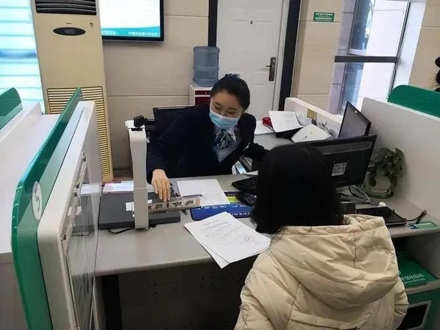 Nữ doanh nhân gửi tiết kiệm hơn 35 tỷ đồng, 3 ngày phát hiện tài khoản bị đóng băng, ngân hàng tuyên bố: Nữ doanh nhân gửi tiết kiệm hơn 35 tỷ đồng, 3 ngày phát hiện tài khoản bị đóng băng, ngân hàng tuyên bố: