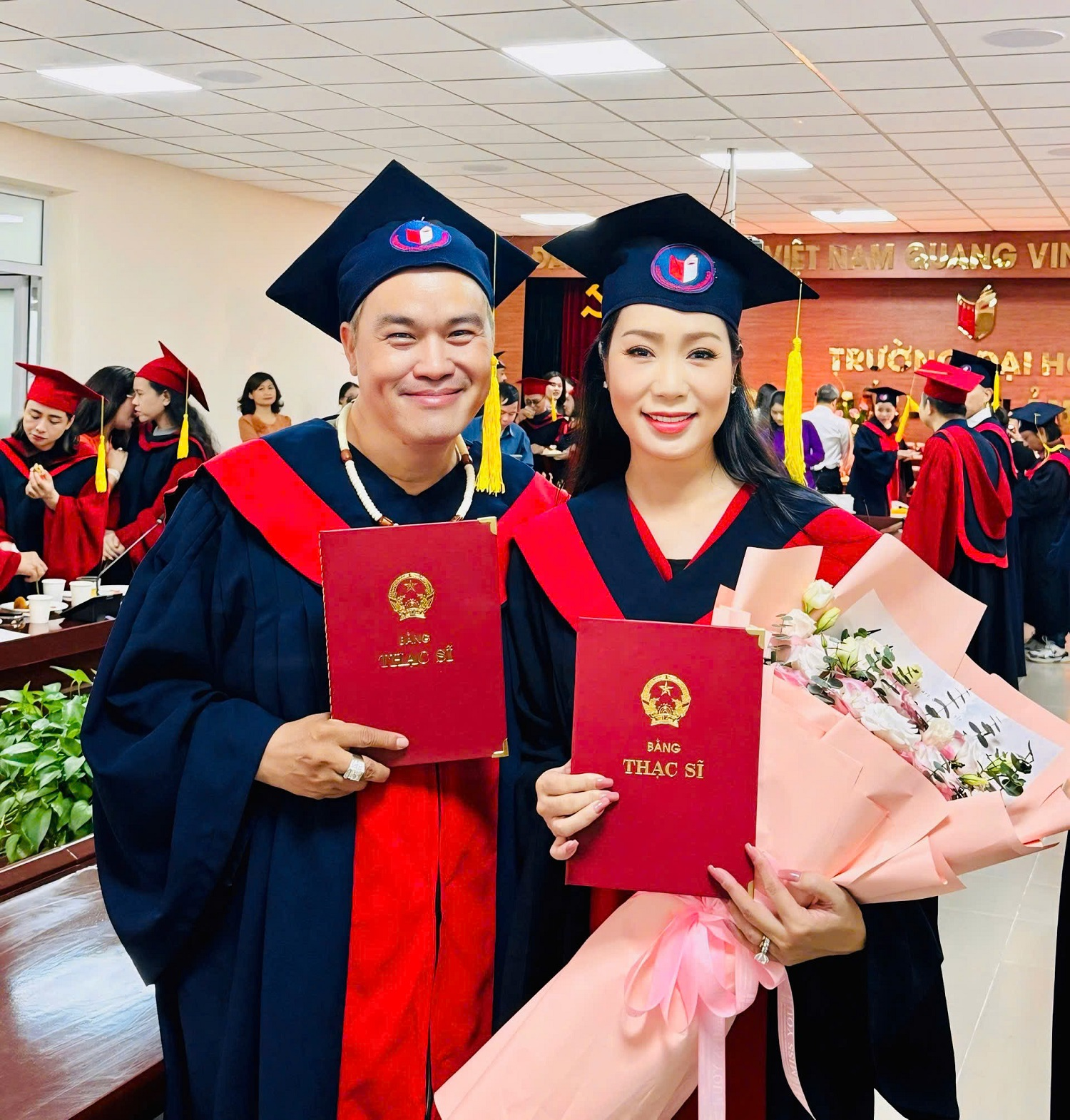 Nữ NSND là Phó Chủ tịch, vừa đỗ lớp Tiến sĩ: Hôn nhân viên mãn, 54 tuổi vẫn trẻ trung, body quyến rũ- Ảnh 7.