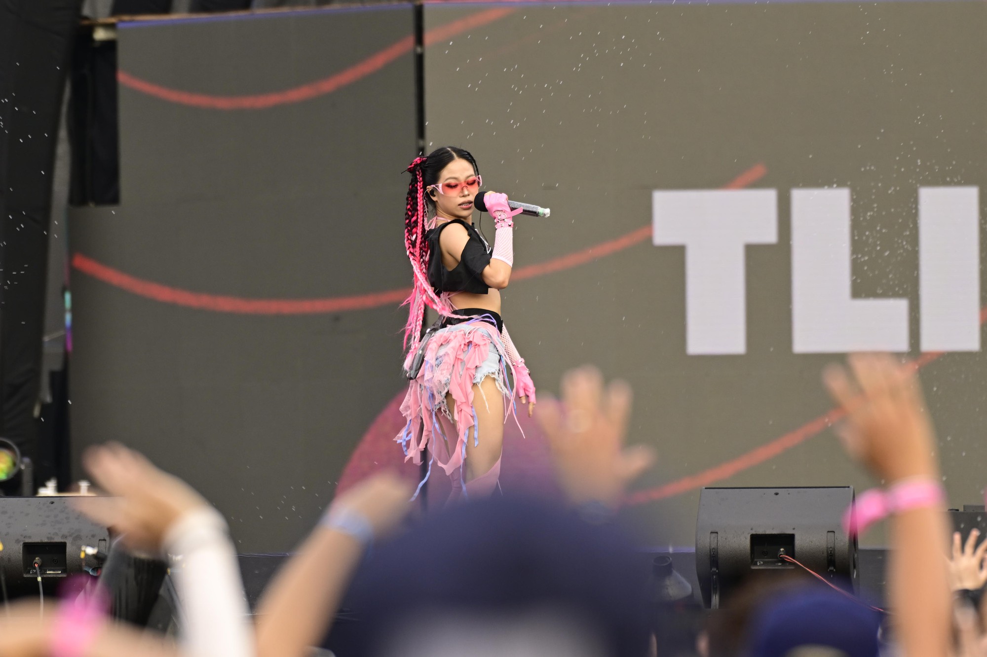 Hot nhất hôm nay: tlinh