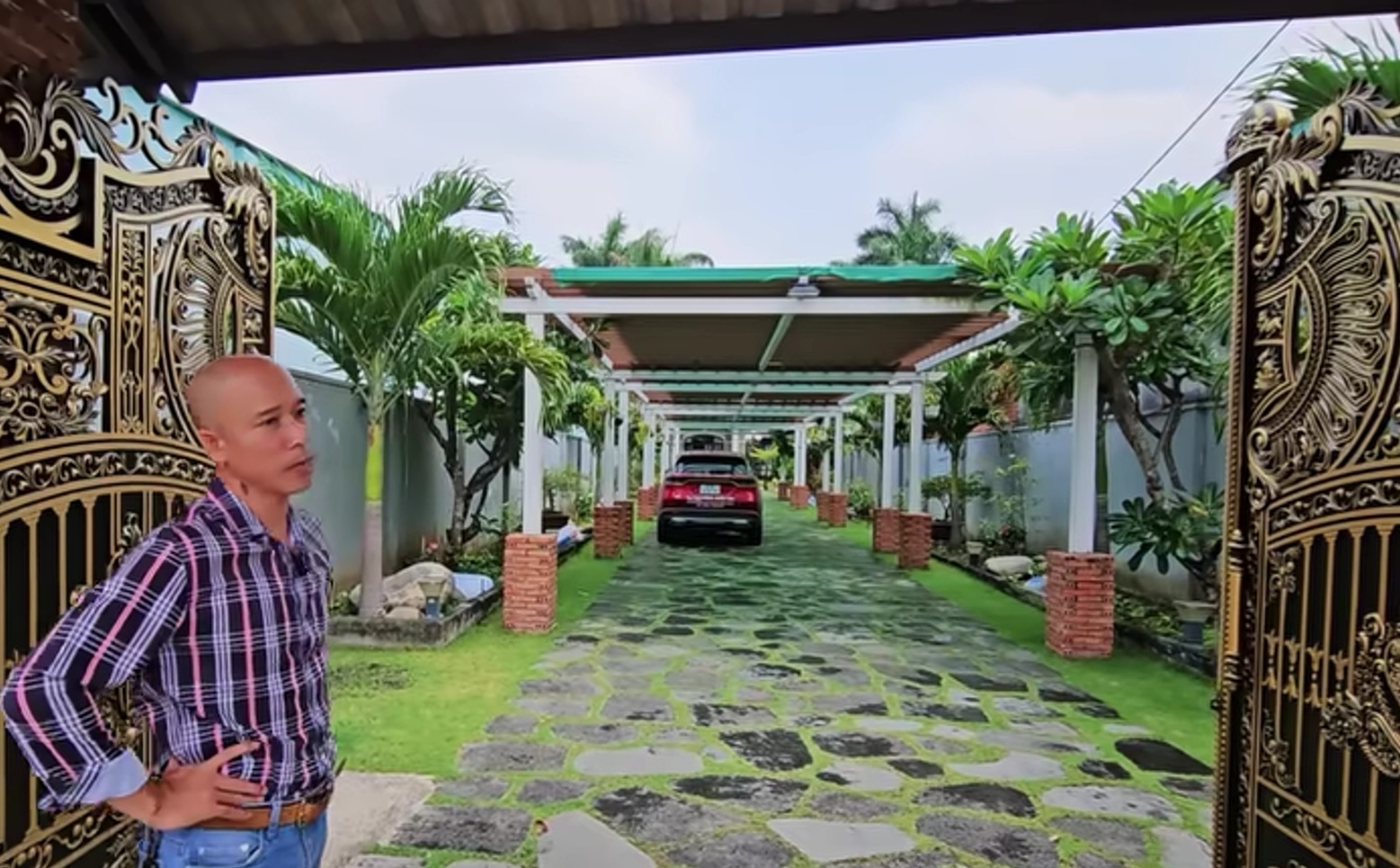 Biệt thự mặt tiền TP.HCM rộng 2300m2 từng thuộc sở hữu của một nữ NSND có tiếng- Ảnh 1.