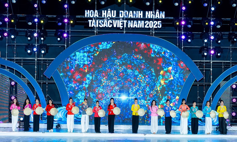 Duyên dáng trong chiếc áo bà ba giản dị mà chân phương