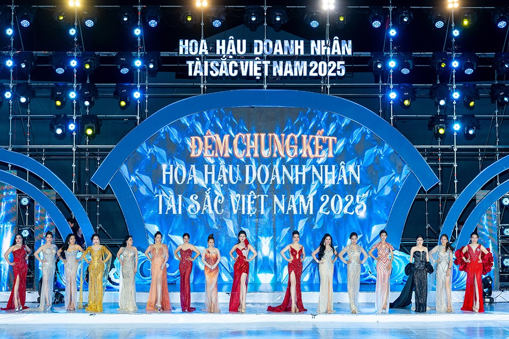 Kiêu sa, lộng lẫy trên những bộ “cánh” dạ hội lấp lánh