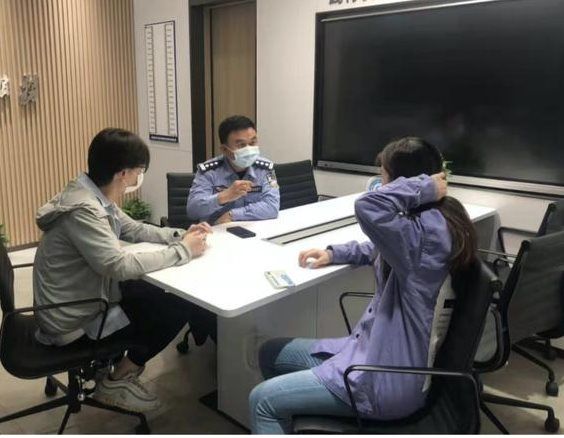 Sếp chỉ đạo để ngoài sổ 6 tỷ đồng, nữ kế toán giả nhận lệnh, âm thầm báo cảnh sát rồi được thăng chức- Ảnh 1.