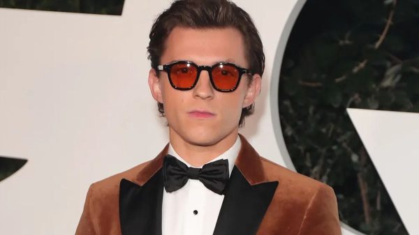 Tom Holland Không Thể Tham Gia Vai James Bond Vì Hợp Đồng Spider-Man tom holland james bond3jpg jehpjpg