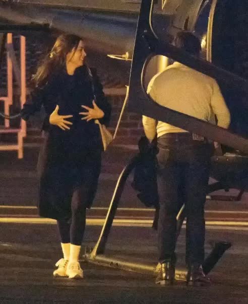 Tom Cruise rạng rỡ bên bạn gái tin đồn kém 26 tuổi- Ảnh 1. Tom Cruise rạng rỡ bên bạn gái tin đồn kém 26 tuổi- Ảnh 1.