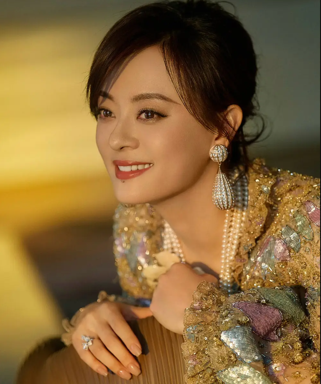 6 mỹ nhân có cát-xê cao nhất Trung Quốc 2025: Địch Lệ Nhiệt Ba xếp hạng chót, xem tới hạng 1 mà giật mình- Ảnh 3.