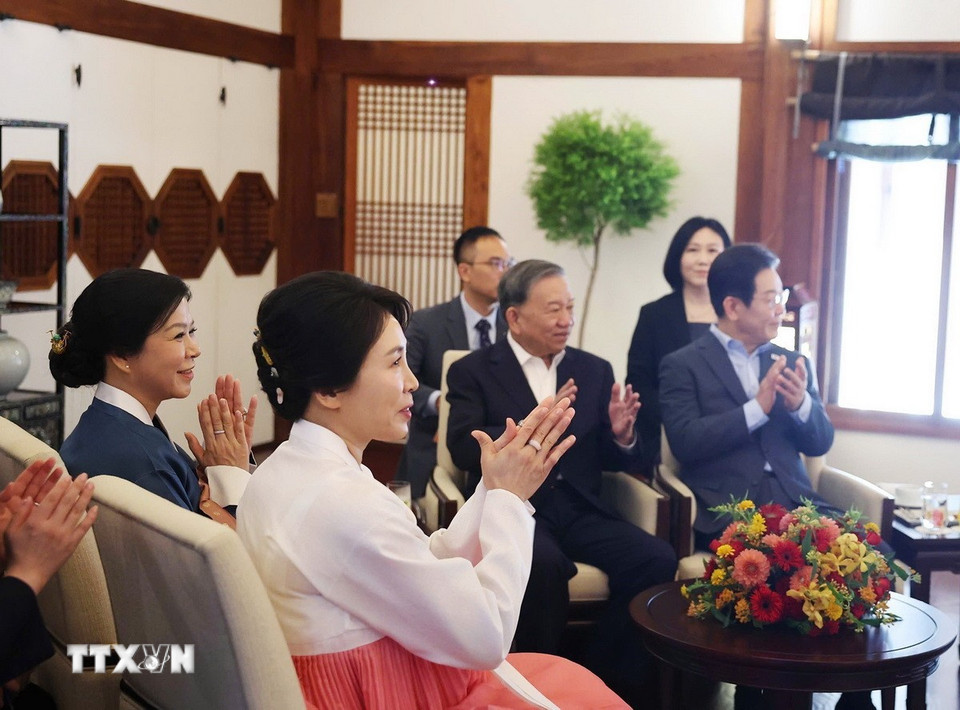 Tổng Bí thư Tô Lâm và Phu nhân cùng Tổng thống Hàn Quốc và Phu nhân dự tiệc trà- Ảnh 15.