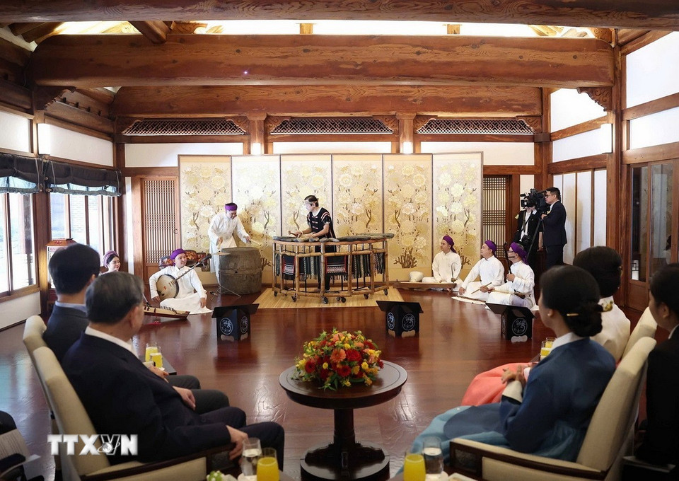 Tổng Bí thư Tô Lâm và Phu nhân cùng Tổng thống Hàn Quốc và Phu nhân dự tiệc trà- Ảnh 14.