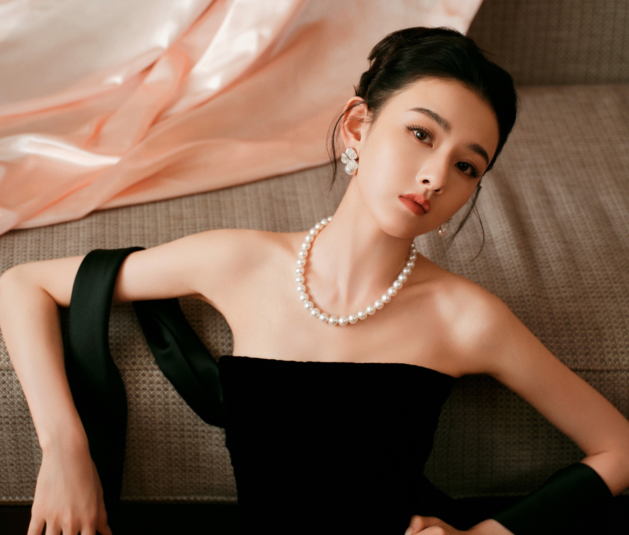 Phim Hoa ngữ gây sốc vì lập kỷ lục cao nhất lịch sử cả nước, nữ chính đẹp đến mức cả showbiz phải dè chừng- Ảnh 5. Phim Hoa ngữ gây sốc vì lập kỷ lục cao nhất lịch sử cả nước, nữ chính đẹp đến mức cả showbiz phải dè chừng- Ảnh 5.