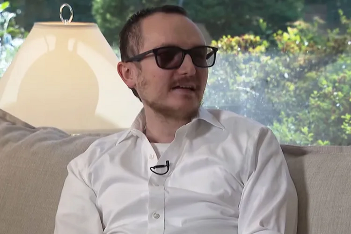 Hết mù sau 20 năm nhờ cấy răng vào mắt- Ảnh 1.