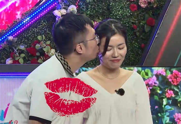 Trai ngoan 1m8 chưa từng hôn run rẩy trước gái xinh hơn tuổi - 6