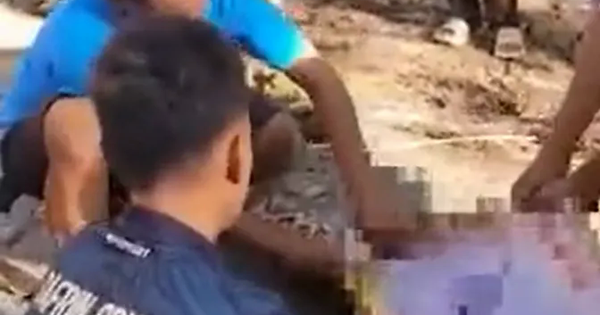 Thảm kịch ở đảo du lịch Đông Nam Á: Tìm thấy thi thể người đàn ông trong bụng con trăn dài gần 9 mét 27 Thảm kịch ở đảo du lịch Đông Nam Á: Tìm thấy thi thể người đàn ông trong bụng con trăn dài gần 9 mét tran 3 91673879353596690805507 1752069828221 1752069828598800206628 73 0 493 672 crop 1752069851653487527111png