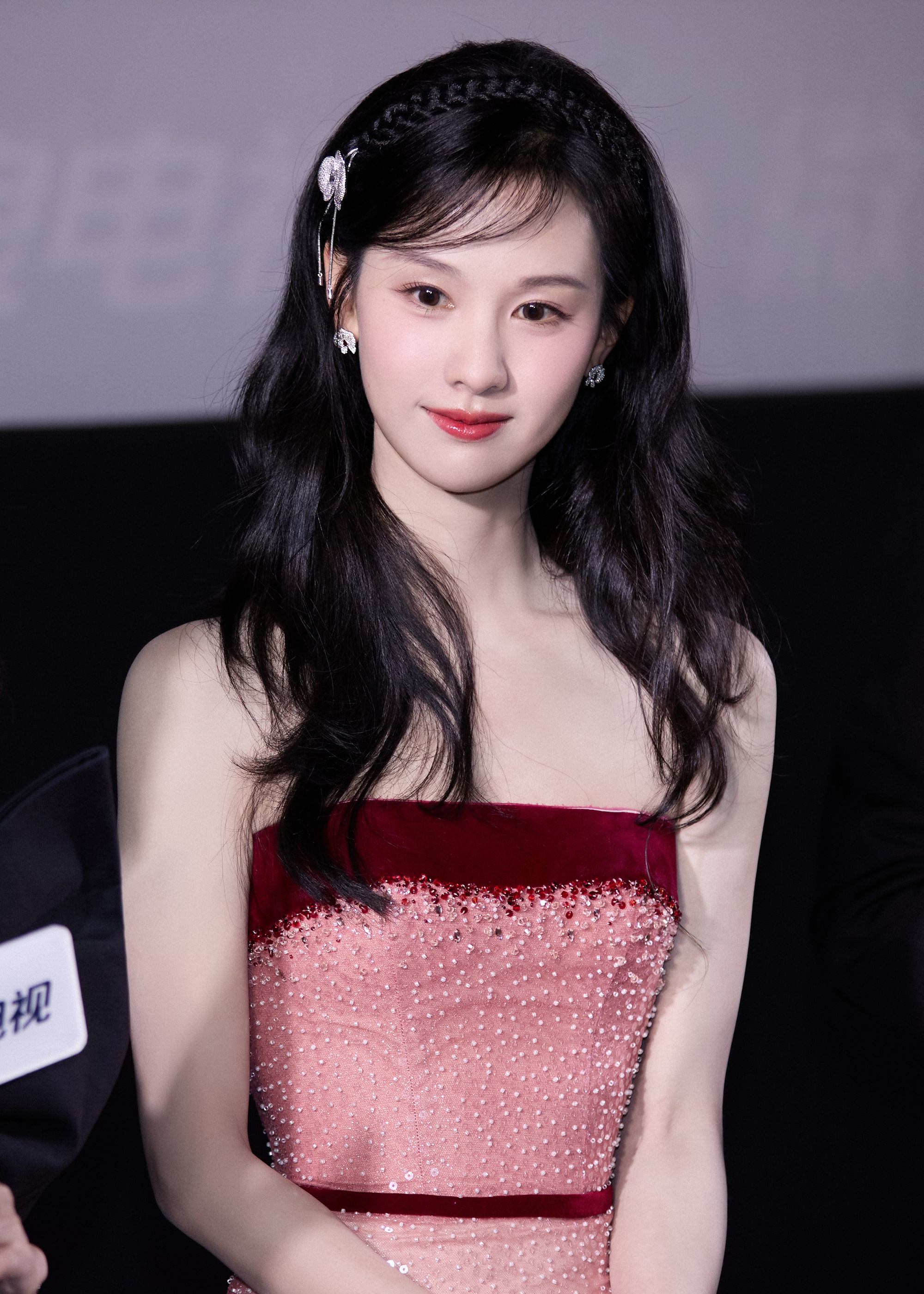 Mỹ nhân đẹp nhất Trung Quốc hiện tại: Nhan sắc tuyệt đỉnh không tả nổi, xé sách bước ra mê hoặc 9 triệu người- Ảnh 4. Mỹ nhân đẹp nhất Trung Quốc hiện tại: Nhan sắc tuyệt đỉnh không tả nổi, xé sách bước ra mê hoặc 9 triệu người- Ảnh 4.