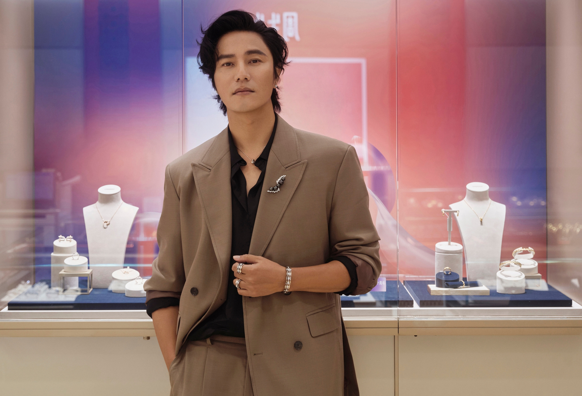 Mỹ nam đổi đời nhờ chị gái bán máu, thành sao hạng A lại trả ơn bằng hành động khó ai chấp nhận nổi- Ảnh 3. Mỹ nam đổi đời nhờ chị gái bán máu, thành sao hạng A lại trả ơn bằng hành động khó ai chấp nhận nổi- Ảnh 3.