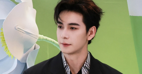 Mỹ nam hạng A ôm đầu bỏ chạy vì bị antifan mắng chửi giữa đường, lý do khiến 60 triệu người quá sốc 29 Mỹ nam hạng A ôm đầu bỏ chạy vì bị antifan mắng chửi giữa đường, lý do khiến 60 triệu người quá sốc tran tinh huc5 1744872996641255858681 1744876486652 1744876486735343193252 91 0 1138 2000 crop 17448765879251283979027jpg