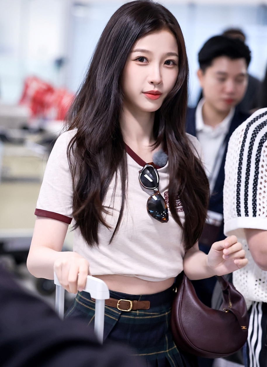 Ê chề như Ngu Thư Hân: Rớt đài còn bị