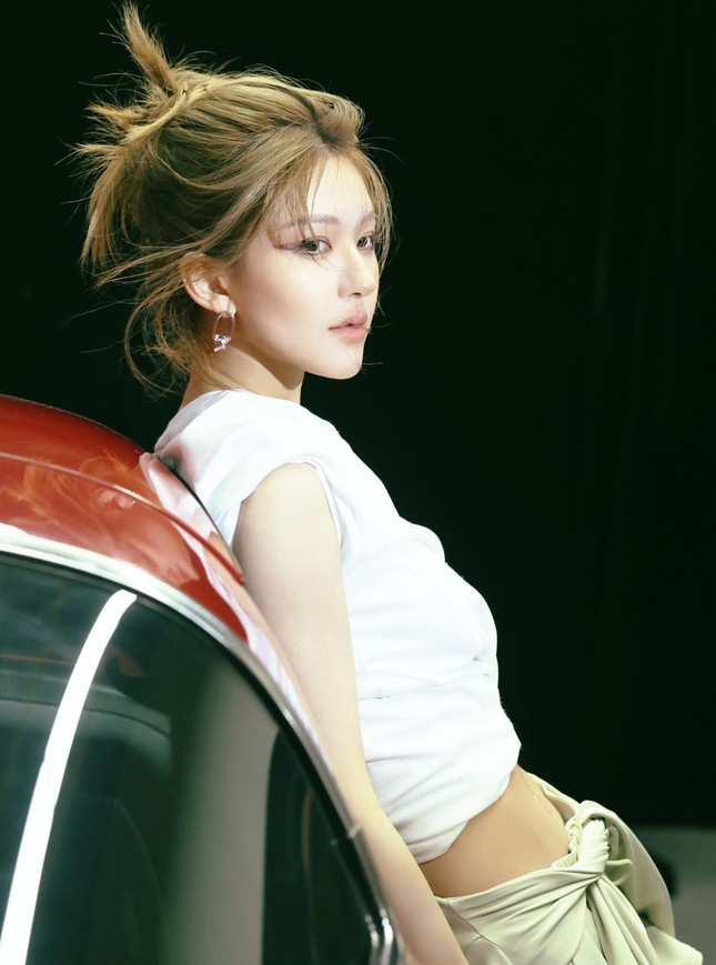 Diện mạo mới của Triệu Lộ Tư- Ảnh 3. Diện mạo mới của Triệu Lộ Tư- Ảnh 3.