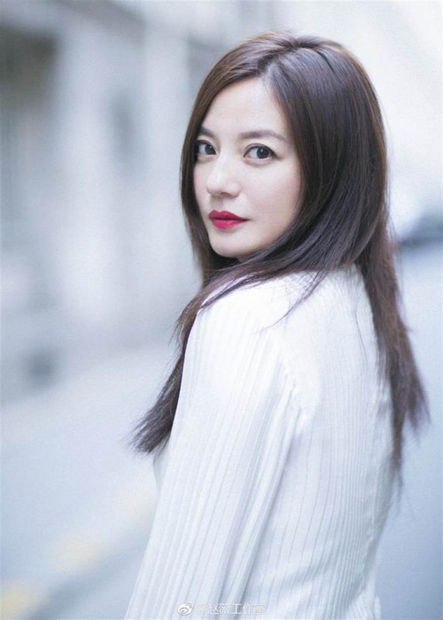 Triệu Vy nằm trong