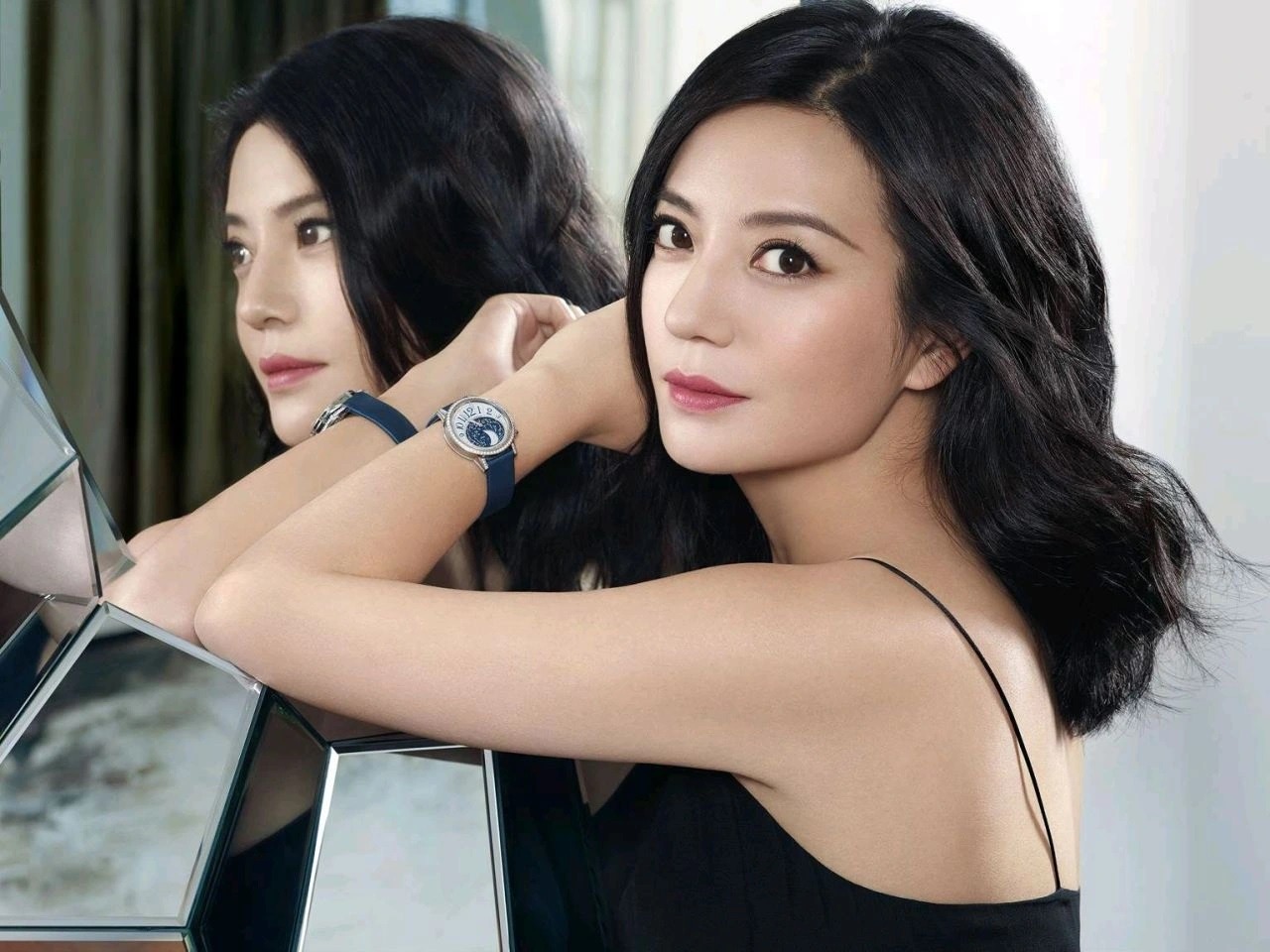 Triệu Vy còn gì sau cú