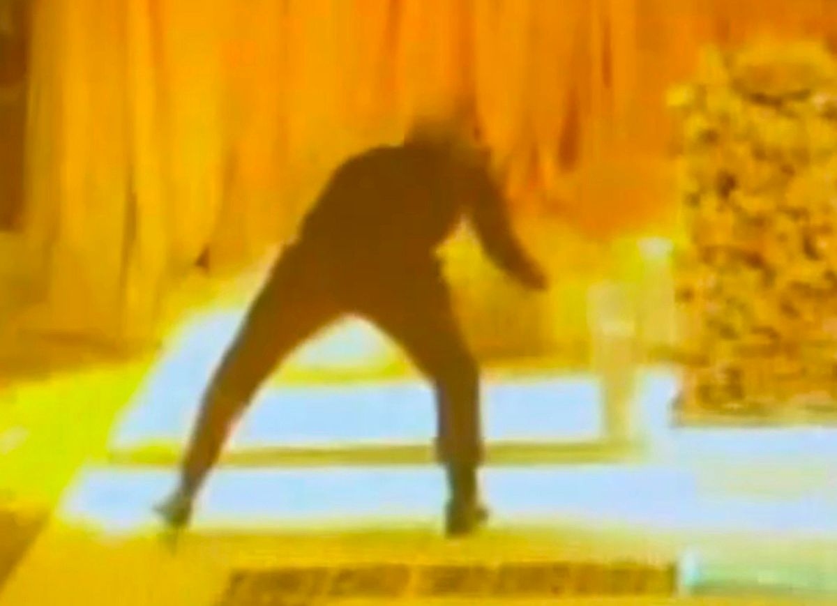 Cô dâu bật khóc nức nở trong đám cưới khi mất 2,6 tỷ đồng- Ảnh 1. Cô dâu bật khóc nức nở trong đám cưới khi mất 2,6 tỷ đồng- Ảnh 1.