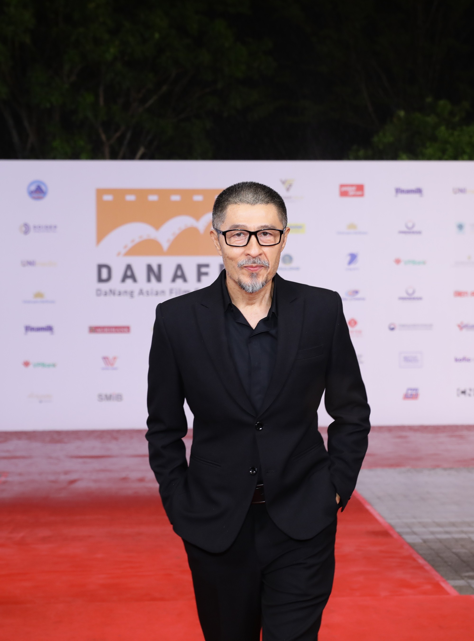 Thảm đỏ bế mạc DANAFF 2025: Phương Mỹ Chi dịu keo hết cỡ, 1 Hoa hậu quốc tế giật spotlight với sắc vóc cực phẩm- Ảnh 16.