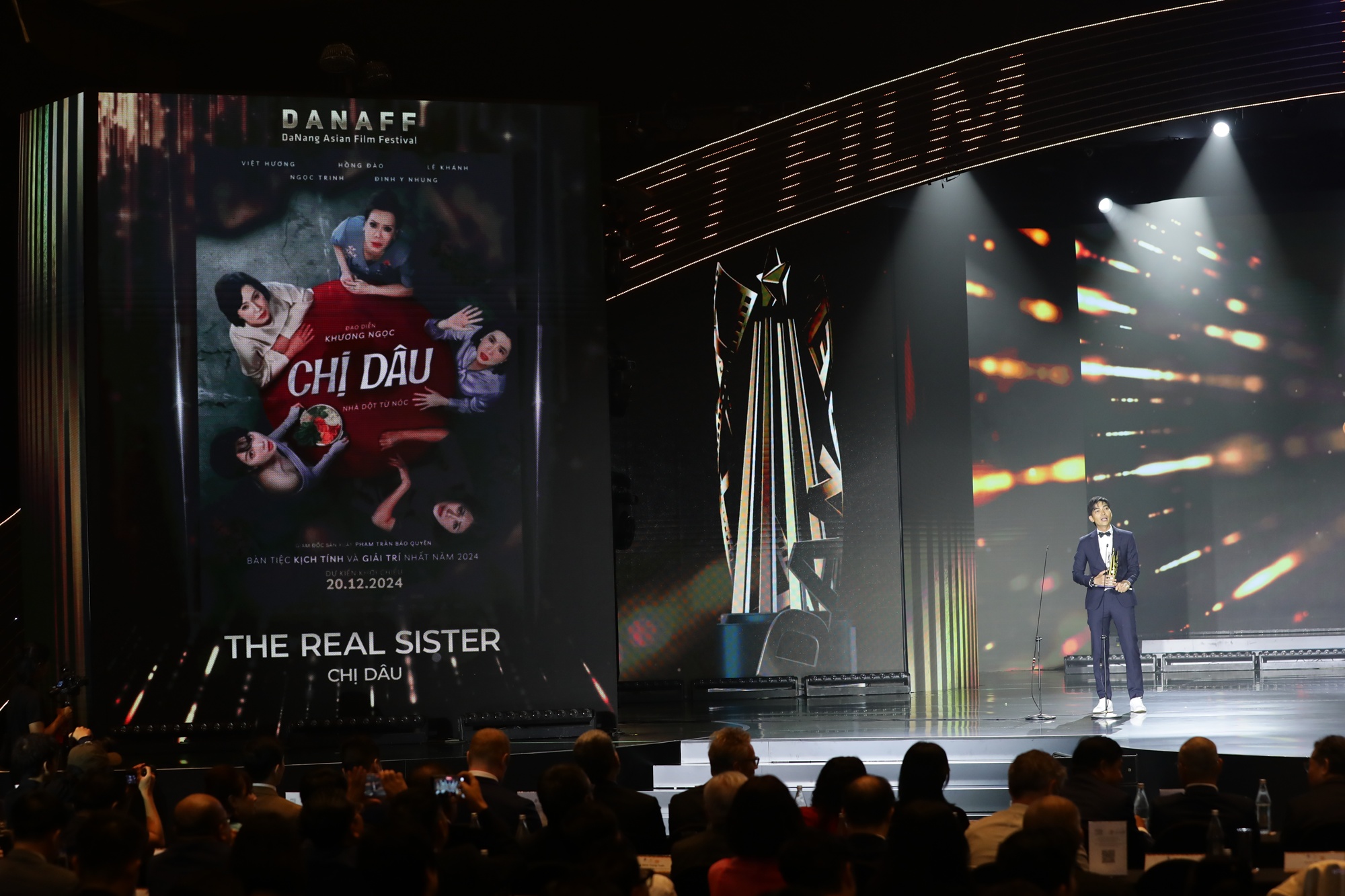 LHP châu Á Đà Nẵng 2025: Phim có Ngọc Trinh càn quét 4 giải lớn, Victor Vũ - Tuấn Trần được vinh danh- Ảnh 2.