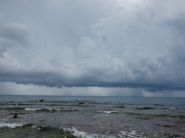 Bão Matmo tăng tốc, Trung Quốc cảnh báo đỏ lần đầu tiên trong năm- Ảnh 1.