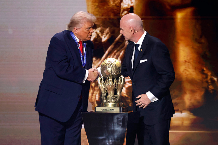 Tổng thống Mỹ Donald Trump nhận giải thưởng lạ chưa từng có của FIFA- Ảnh 1. Tổng thống Mỹ Donald Trump nhận giải thưởng lạ chưa từng có của FIFA- Ảnh 1.
