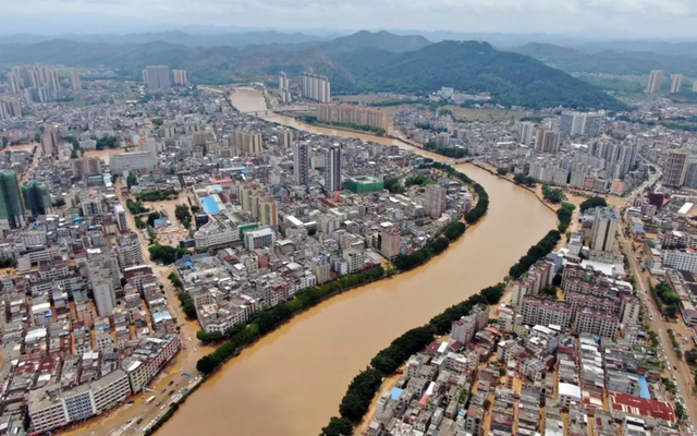 Trung Quốc khốn khổ vì