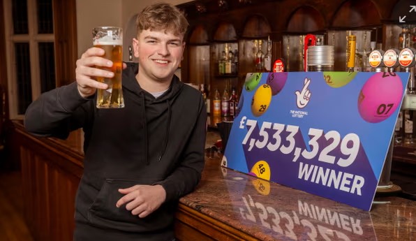 Trúng số 230 tỷ, thanh niên 20 tuổi vẫn