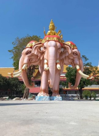 Bất ngờ trúng số, nam thanh niên đem trăm chiếc thủ lợn đi lễ tạ- Ảnh 1. Bất ngờ trúng số, nam thanh niên đem trăm chiếc thủ lợn đi lễ tạ- Ảnh 1.