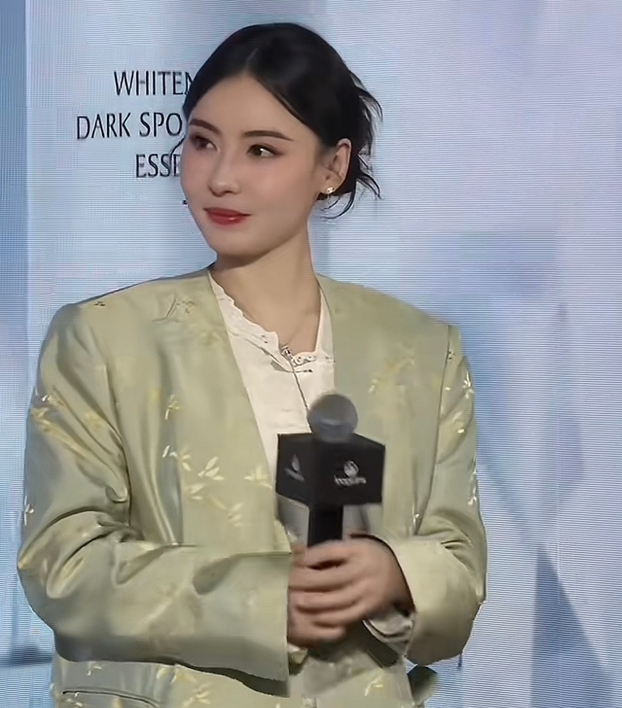 Trương Bá Chi sao ra nông nỗi này: Mặt cứng đơ như tượng sáp, làm răng sứ