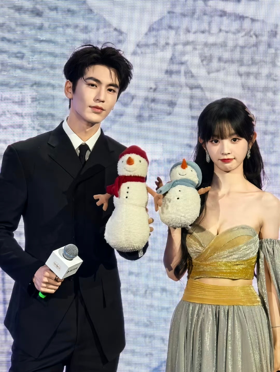 Trương Lăng Hách, Điền Hi Vi lạnh nhạt trên thảm đỏ- Ảnh 1. Trương Lăng Hách, Điền Hi Vi lạnh nhạt trên thảm đỏ- Ảnh 1.