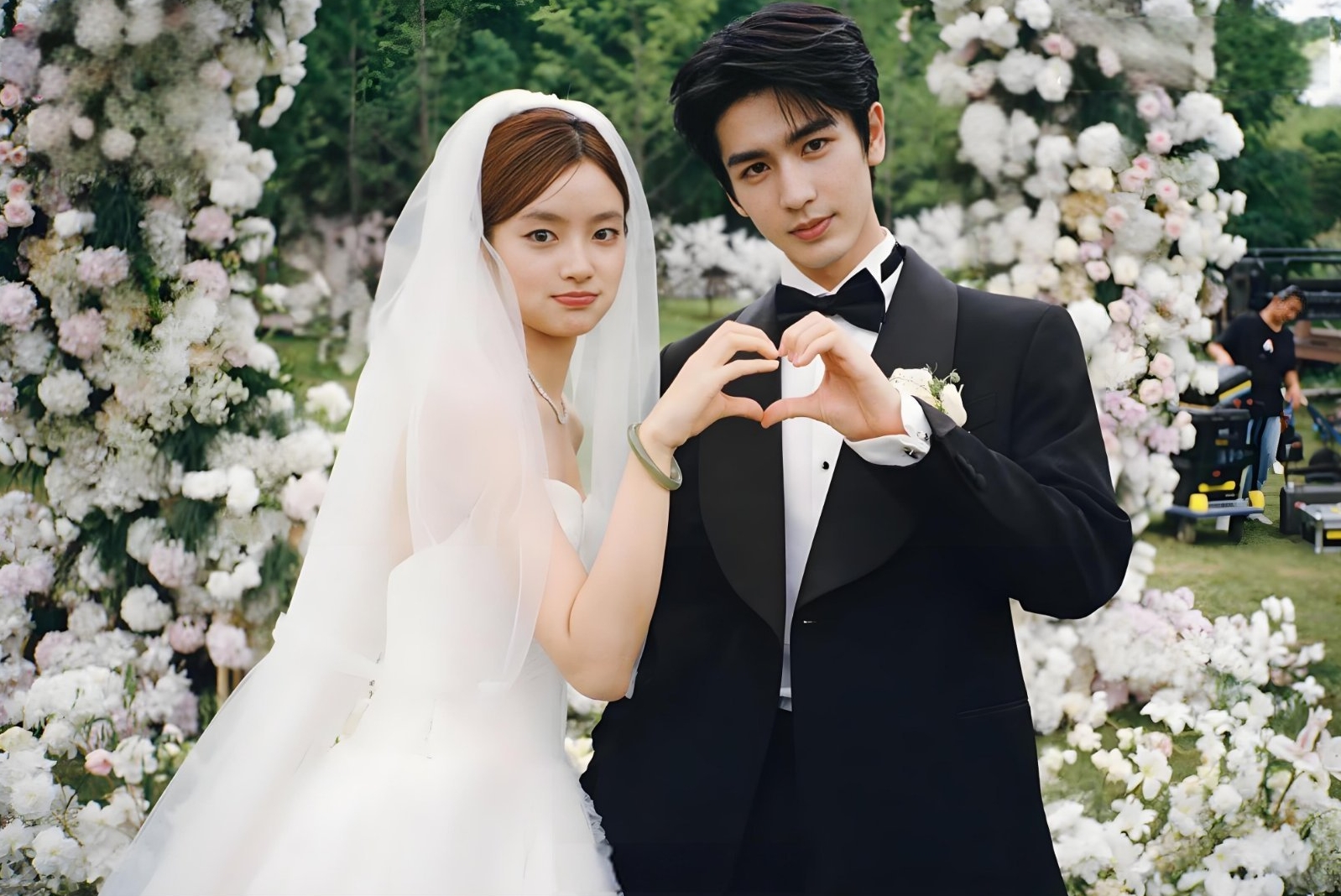 Đám cưới đang viral khắp MXH: Chú rể đẹp trai vô địch thiên hạ, cô dâu xinh yêu Đám cưới đang viral khắp MXH: Chú rể đẹp trai vô địch thiên hạ, cô dâu xinh yêu