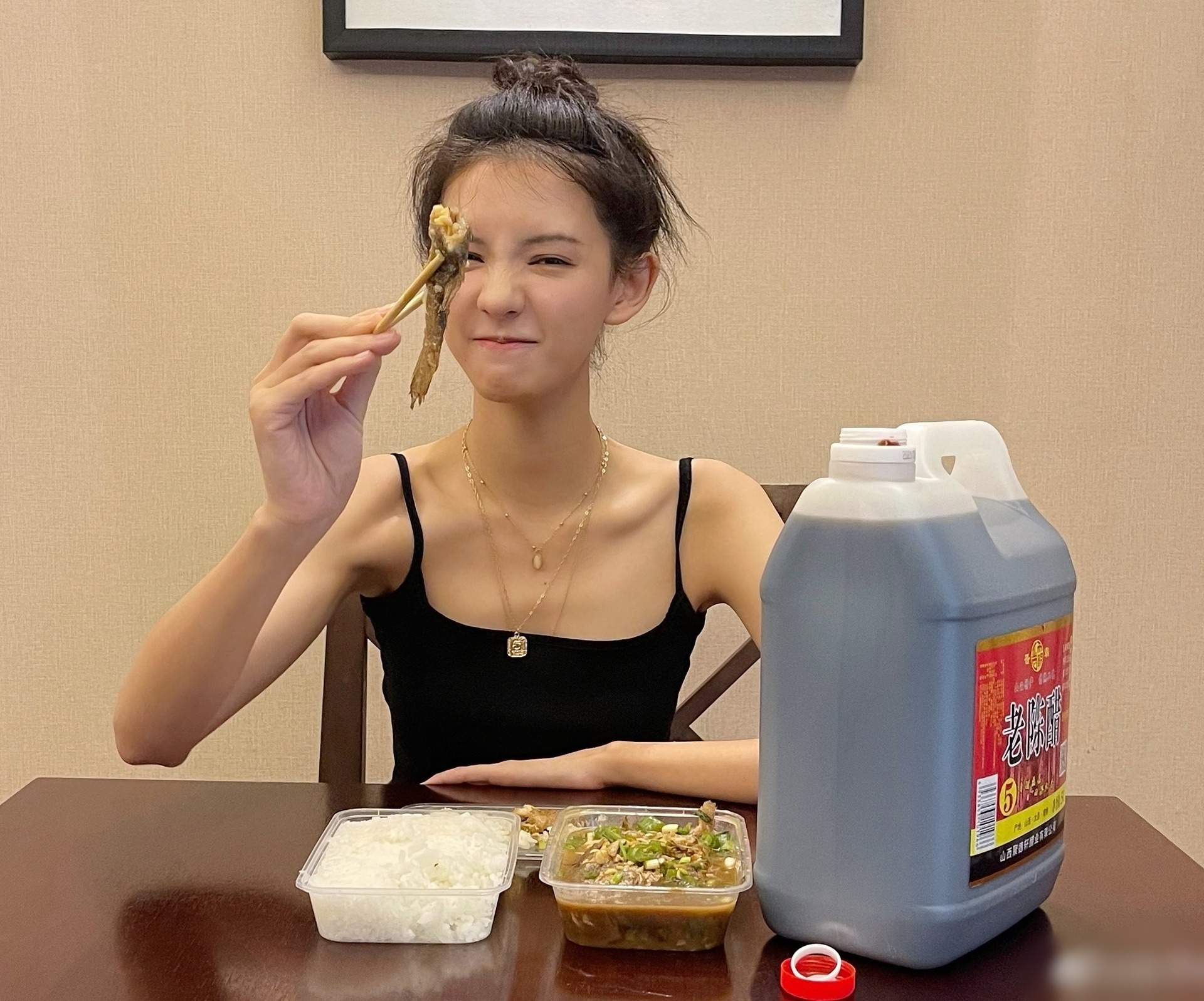 truongduhi8a-17446856940162026255029-1744690850224-174469085038991604704 "Búp bê gầy đáng sợ" của showbiz vào viện cấp cứu lúc nửa đêm truongduhi8a 17446856940162026255029 1744690850224 174469085038991604704