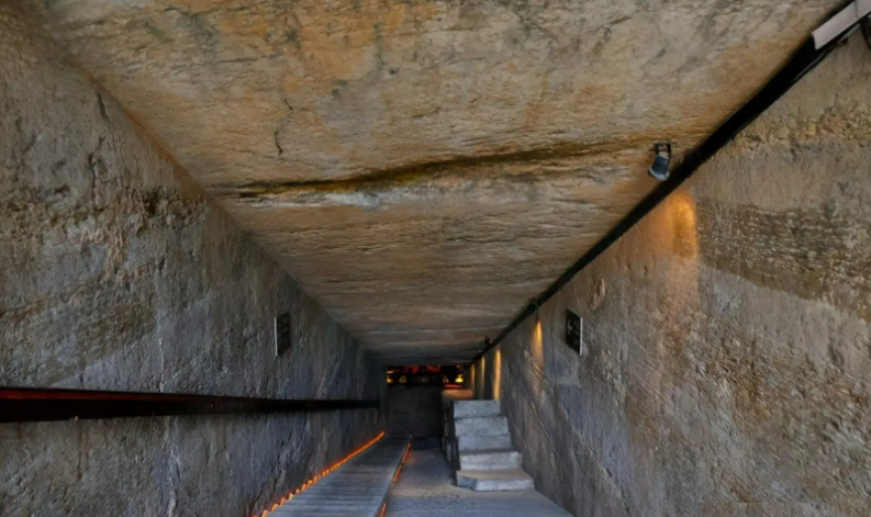 Khai thác đá trên núi, công nhân nổ mìn trúng