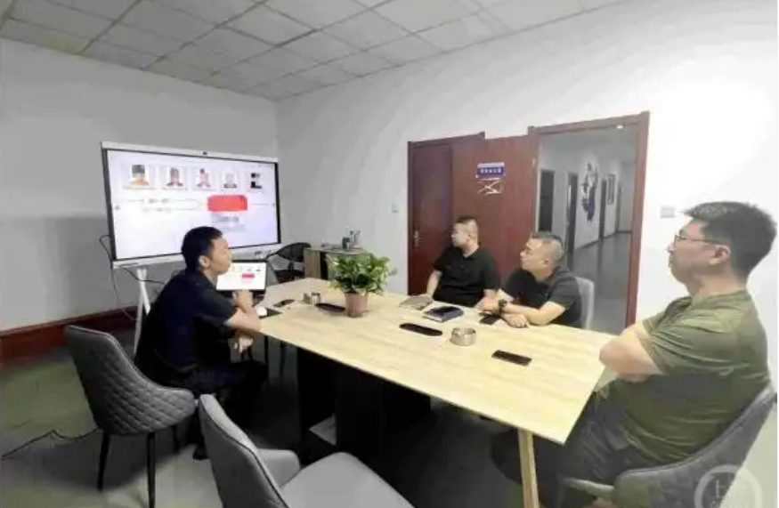 Rà soát toàn hệ thống, ngân hàng phát hiện 7 chủ tài khoản thất nghiệp nhưng rút hơn 111 tỷ đồng/người: Công an vào cuộc đánh sập đường dây rửa tiền hơn 1.864 tỷ đồng- Ảnh 1.