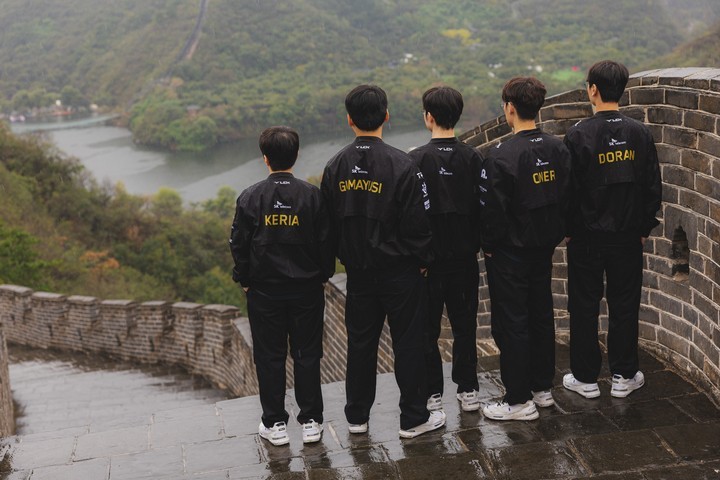 Faker bị Cộng đồng Hufu chấm điểm số thấp nhất sau khi T1 bị Gen.G “hủy diệt” tại vòng Swiss CKTG 2025