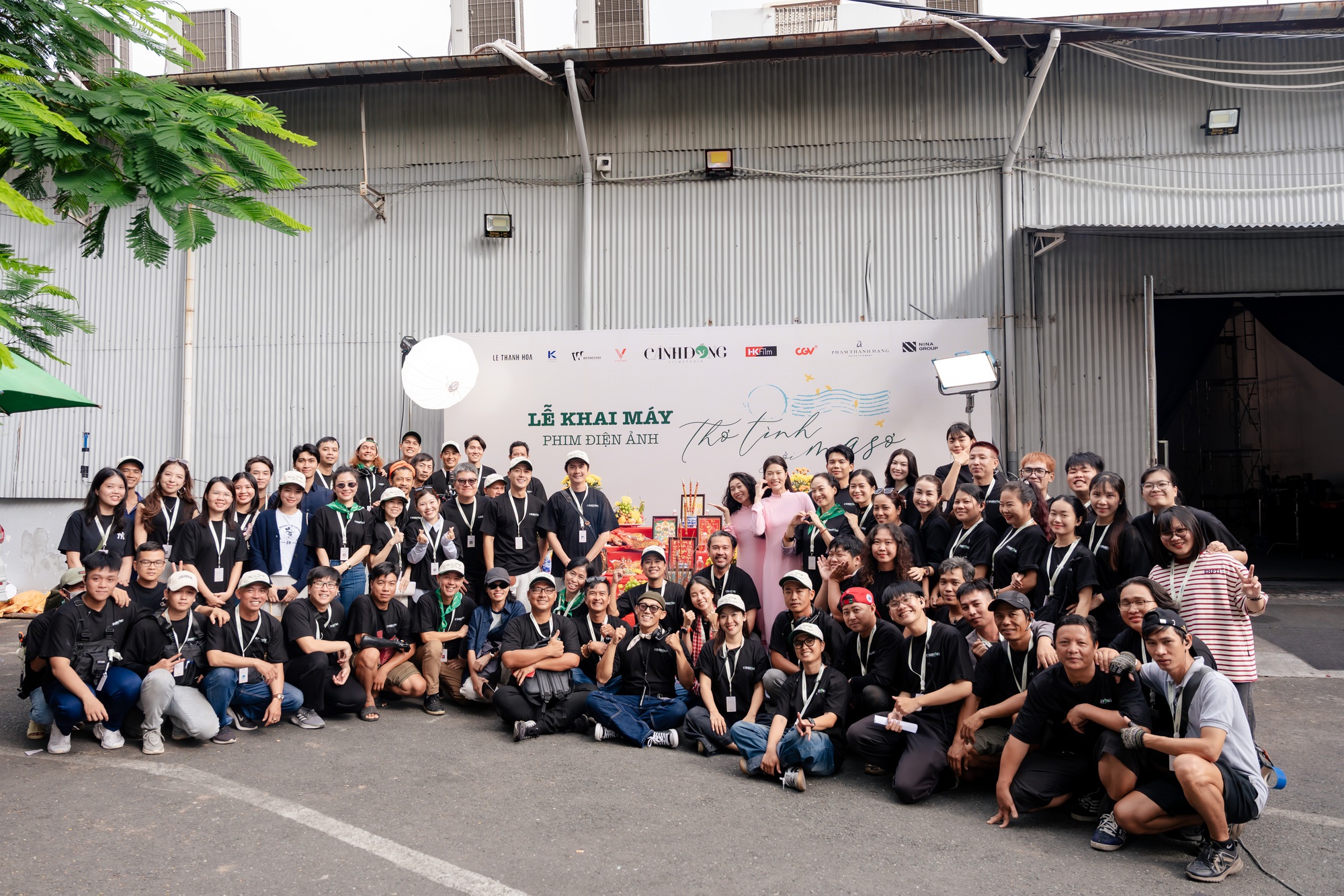 Vbiz mới có 1 cặp đôi visual chấn động: Nhà gái là Hoa hậu đẹp mê tơi, nhà trai đố tìm nổi góc chết- Ảnh 1.