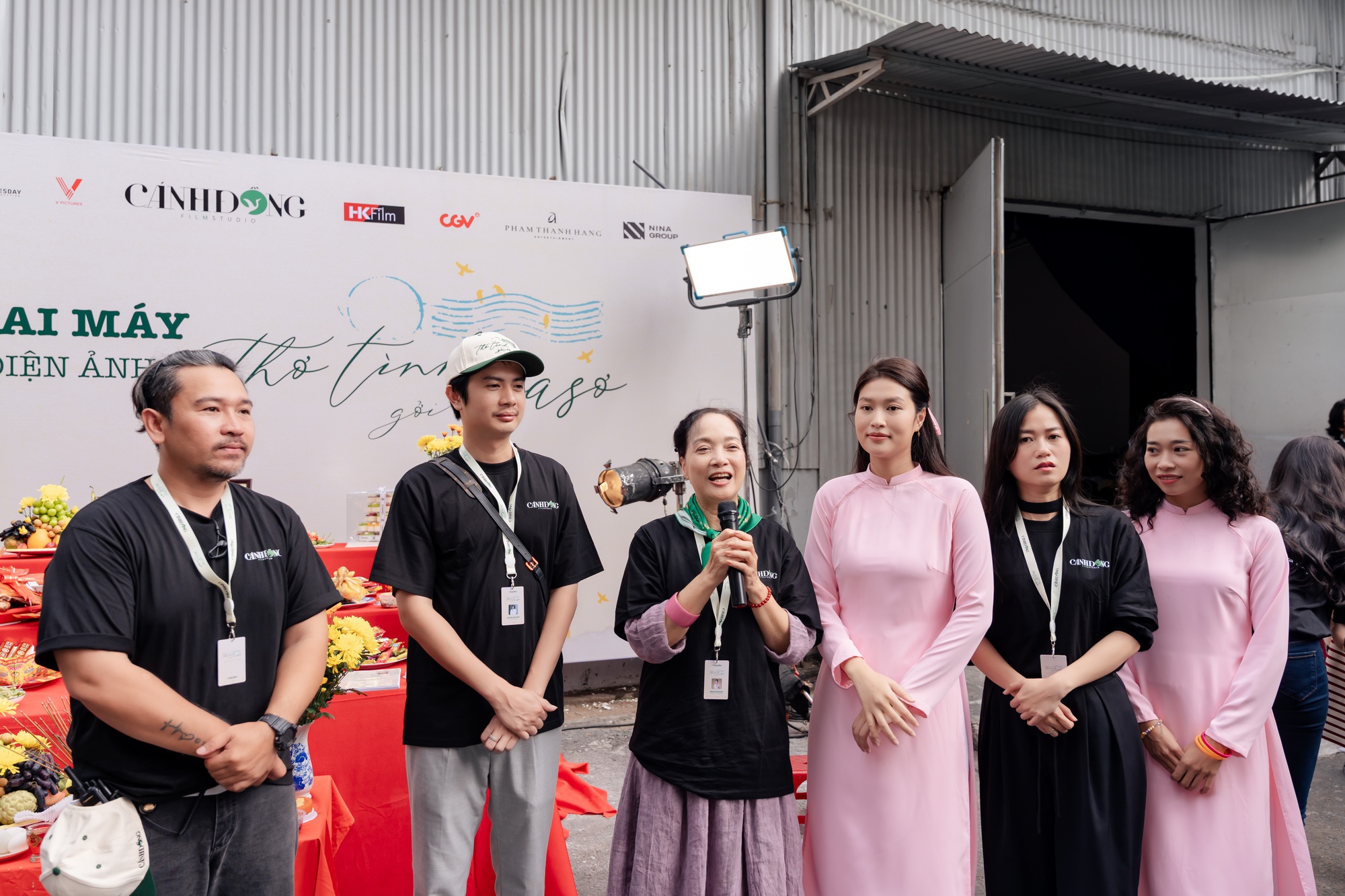 Vbiz mới có 1 cặp đôi visual chấn động: Nhà gái là Hoa hậu đẹp mê tơi, nhà trai đố tìm nổi góc chết- Ảnh 5.