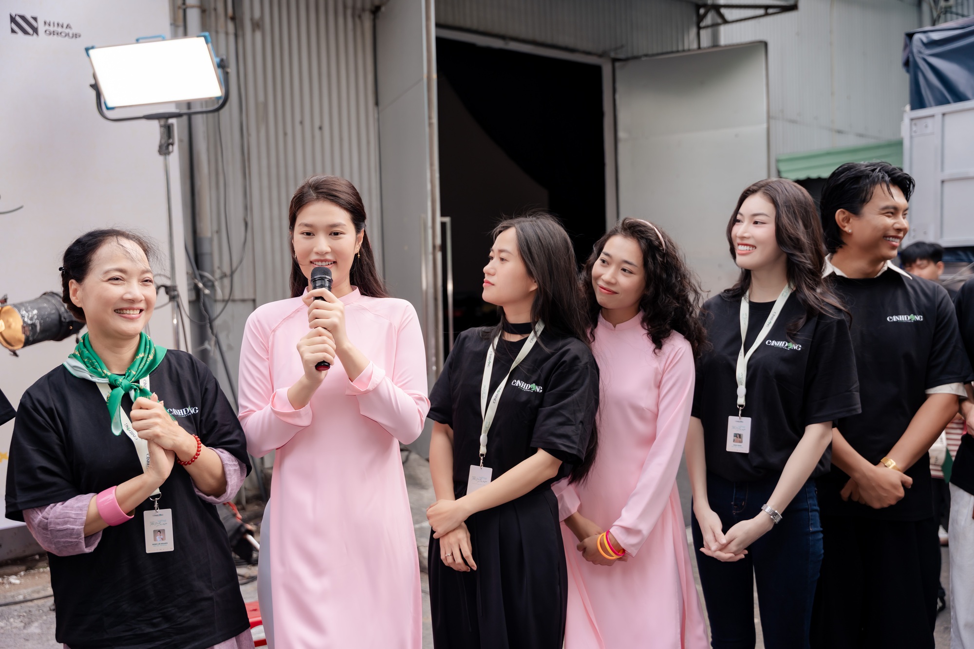 Vbiz mới có 1 cặp đôi visual chấn động: Nhà gái là Hoa hậu đẹp mê tơi, nhà trai đố tìm nổi góc chết- Ảnh 2.