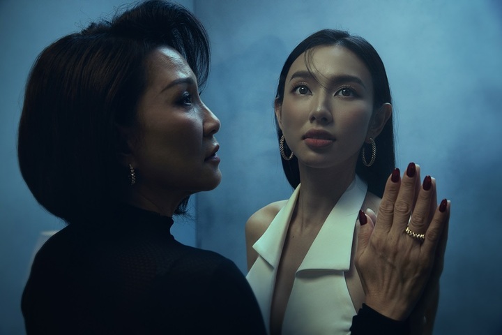 Nghệ sĩ Hồng Đào, Hoa hậu Thuỳ Tiên khoe sắc trước thềm năm mới- Ảnh 4. Nghệ sĩ Hồng Đào, Hoa hậu Thuỳ Tiên khoe sắc trước thềm năm mới- Ảnh 4.