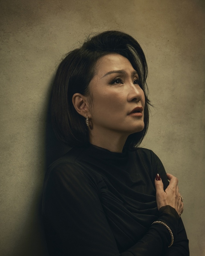 Nghệ sĩ Hồng Đào, Hoa hậu Thuỳ Tiên khoe sắc trước thềm năm mới- Ảnh 7. Nghệ sĩ Hồng Đào, Hoa hậu Thuỳ Tiên khoe sắc trước thềm năm mới- Ảnh 7.