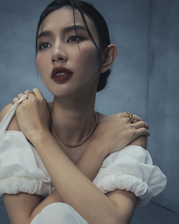 Nghệ sĩ Hồng Đào, Hoa hậu Thuỳ Tiên khoe sắc trước thềm năm mới- Ảnh 11. Nghệ sĩ Hồng Đào, Hoa hậu Thuỳ Tiên khoe sắc trước thềm năm mới- Ảnh 11.